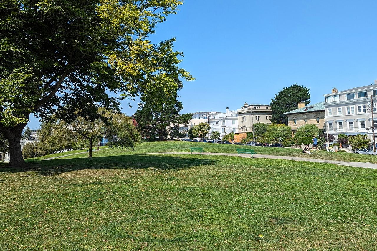 Alta Plaza Park - San Francisco, California, USA.